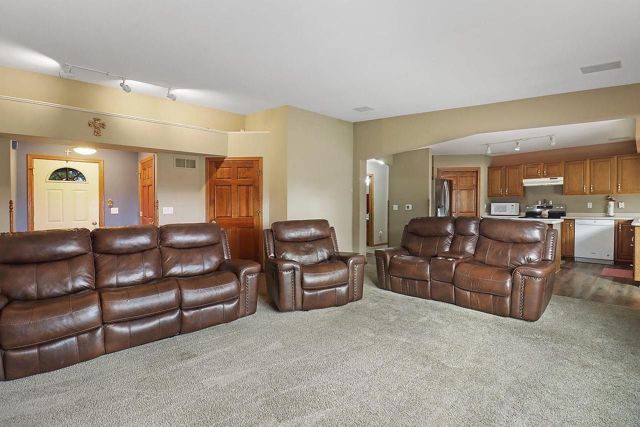 7041 Town Line Rd Wind Lake, WI 53185 - Thumbnail 5