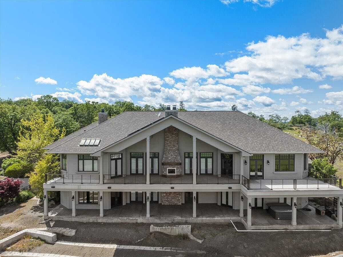 1918 Stevens Rd Eagle Pt, OR 97524 - Thumbnail 5