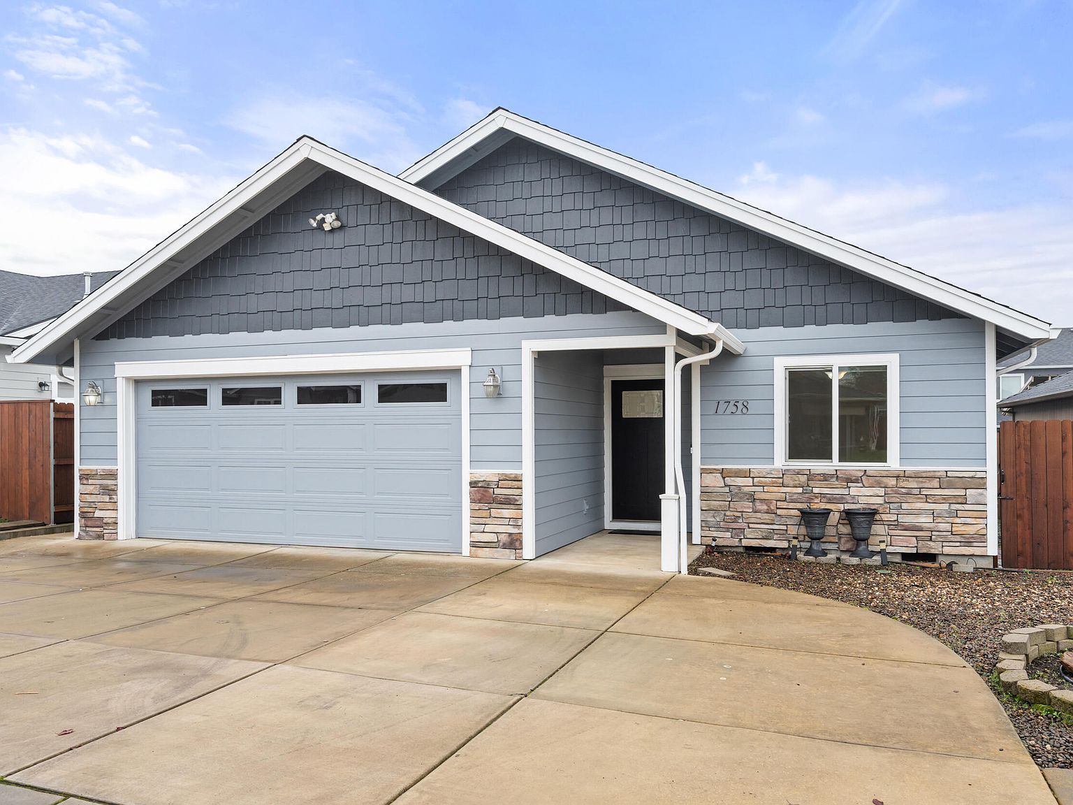 1758 Pearl Eye Ln Medford, OR 97504 - Thumbnail 5