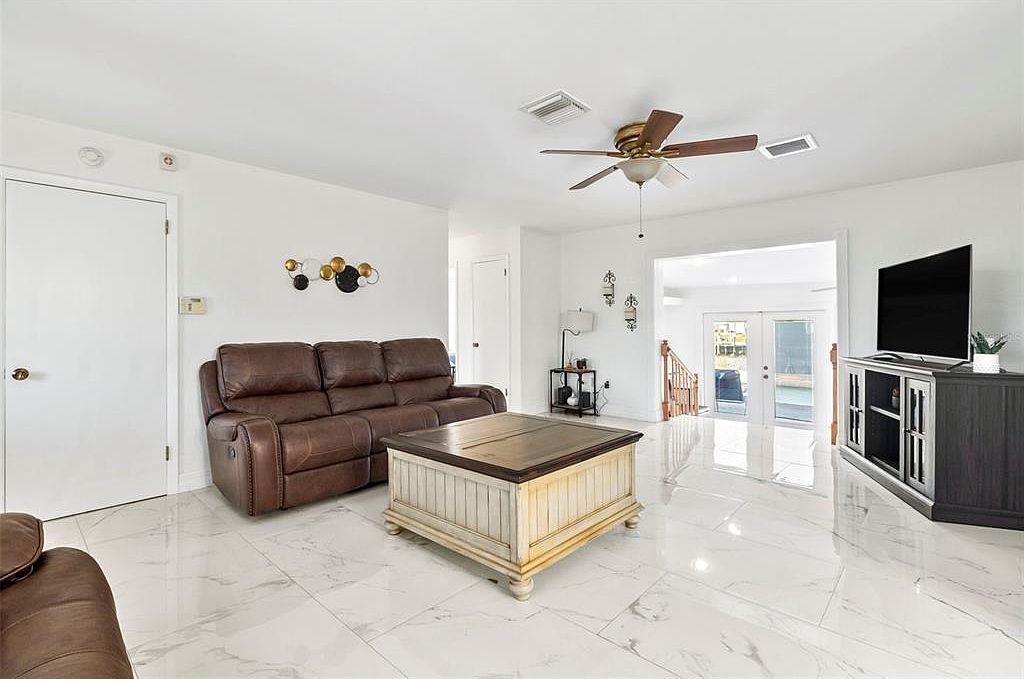 312 E Tarpon Blvd NW Port Charlotte, FL 33952 - Thumbnail 5