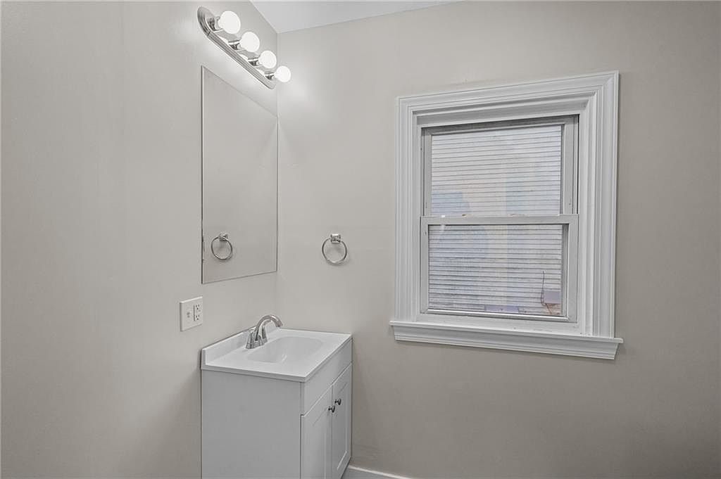 584 Weeden St #----- Pawtucket, RI 02860 - Thumbnail 5