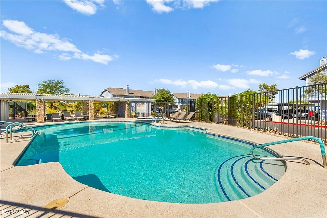 5831 Medallion Dr UNIT 101 Las Vegas, NV 89122 - Thumbnail 5