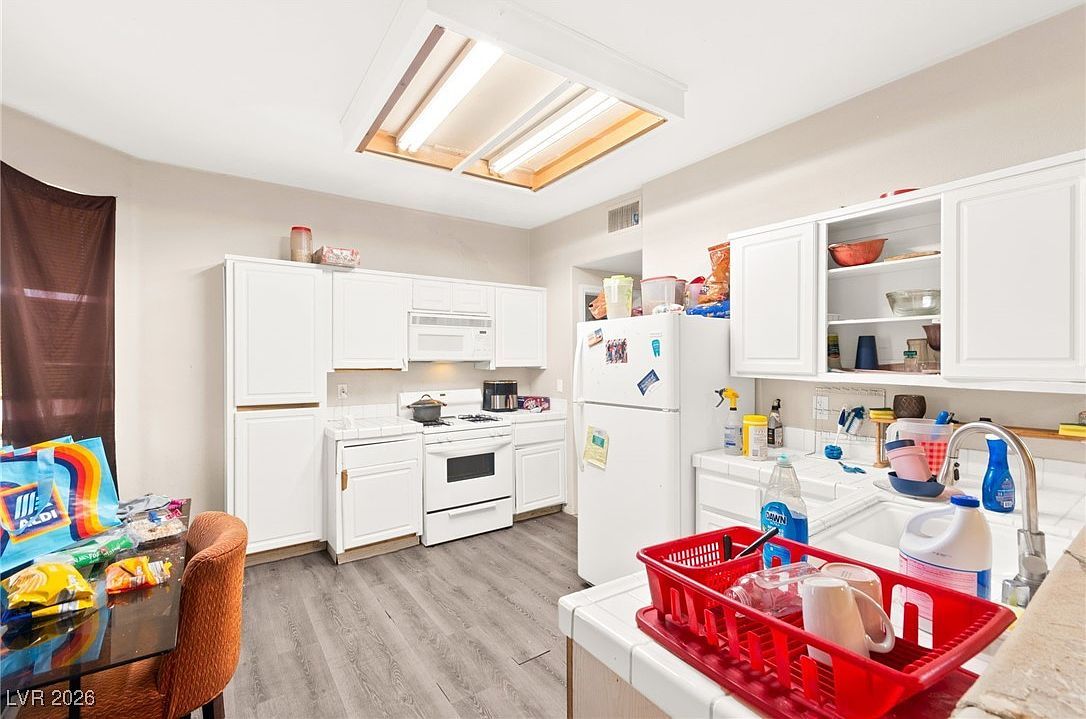 8124 Kokoma Dr Las Vegas, NV 89128 - Thumbnail 5