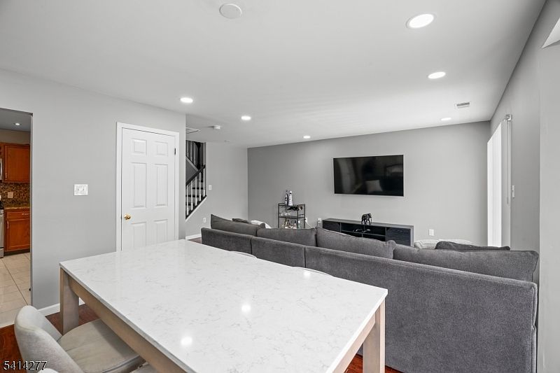 31 Dogwood St Jersey City, NJ 07305 - Thumbnail 5