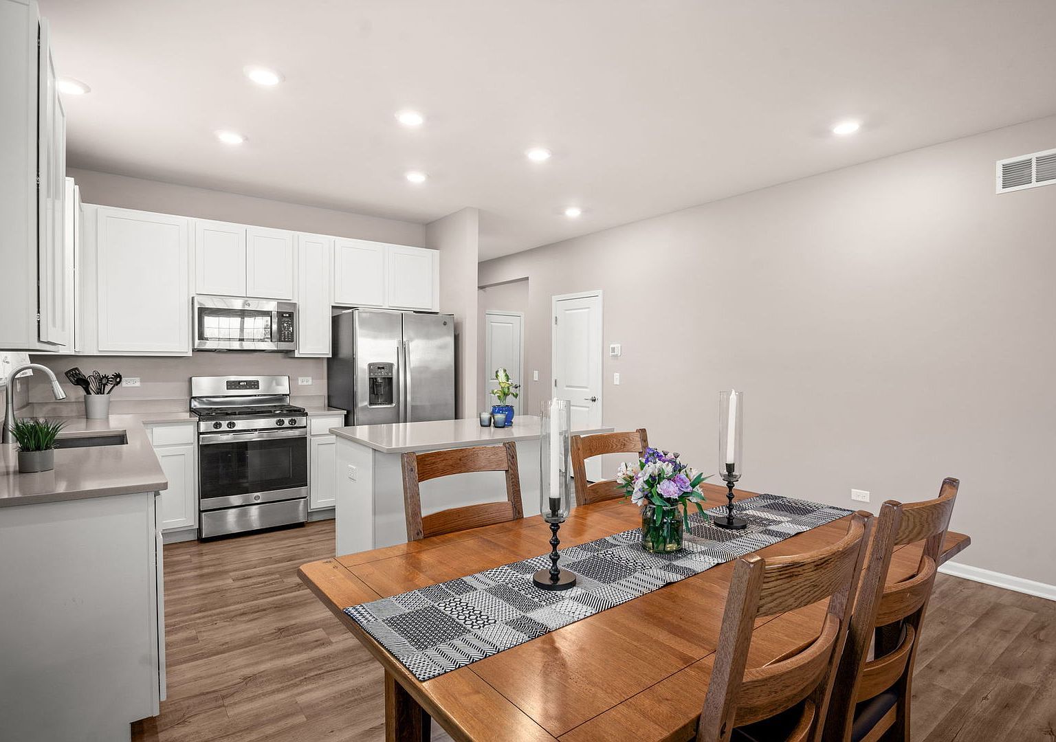 9111 Marks Ct Huntley, IL 60142 - Thumbnail 5