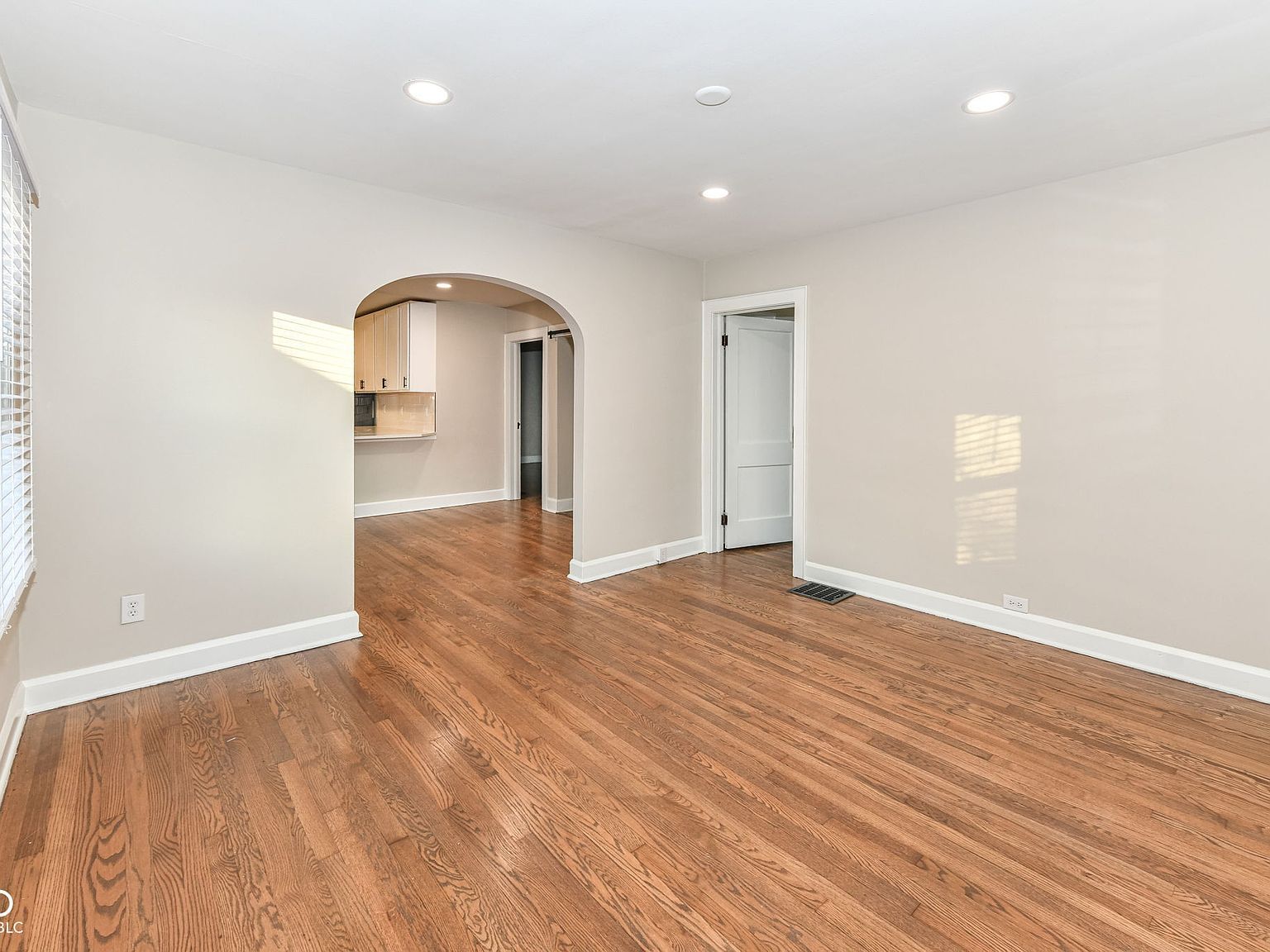 324 E Southern Ave Indianapolis, IN 46225 - Thumbnail 5