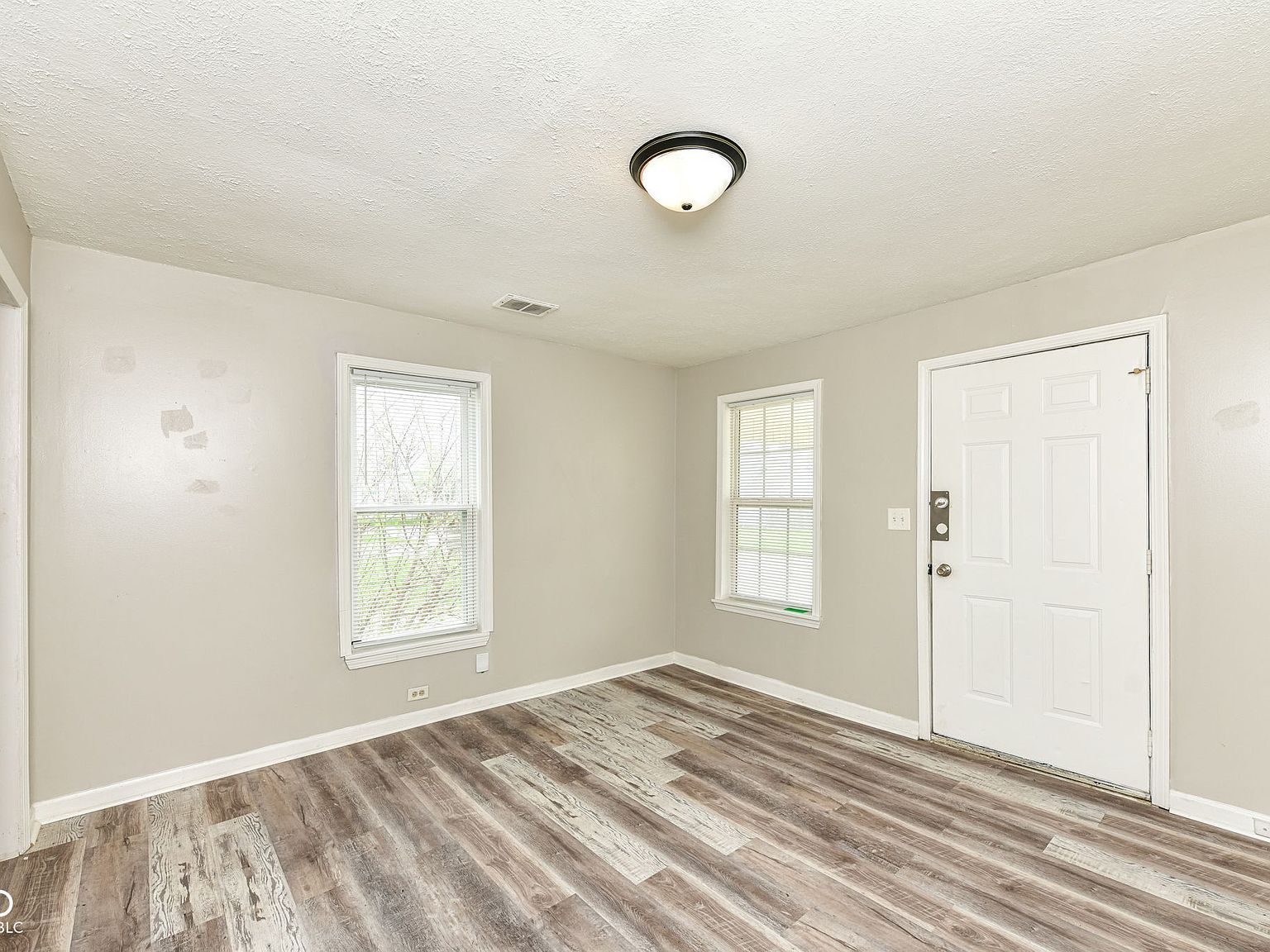 421 Villa Ave Indianapolis, IN 46201 - Thumbnail 5