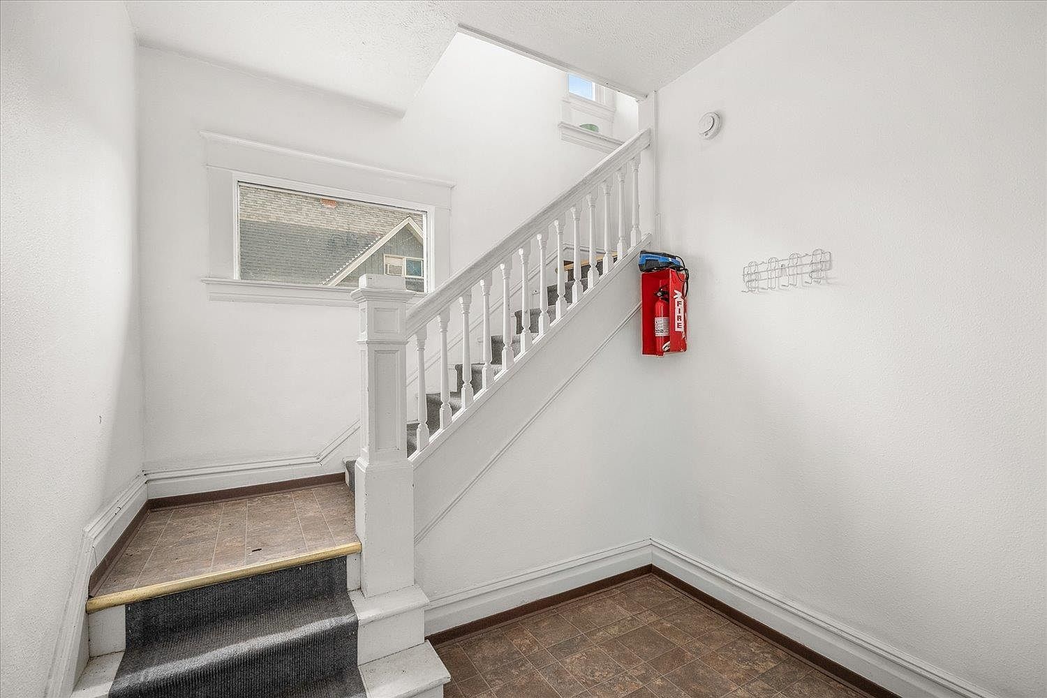 613 W Knox Ave Spokane, WA 99205 - Thumbnail 5