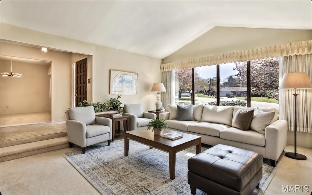 127 S Cardinal Ln Saint Charles, MO 63301 - Thumbnail 5