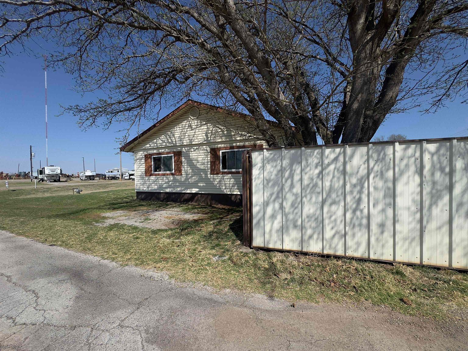 944 S Waggoner St Electra, TX 76360 - Thumbnail 5