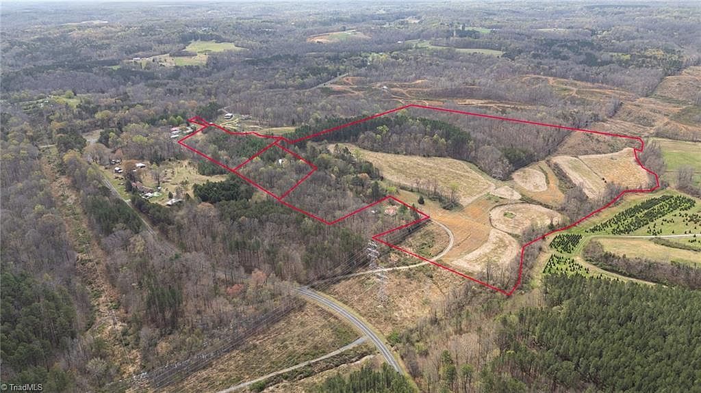 6988 Salem Chapel Rd Walnut Cove, NC 27052 - Thumbnail 5