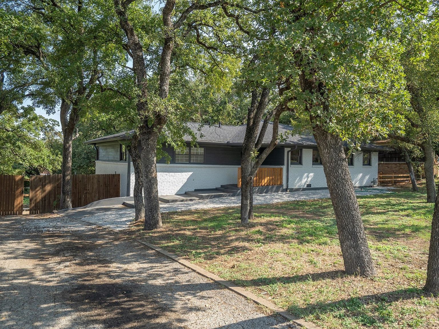 5917 Yosemite Dr Fort Worth, TX 76112 - Thumbnail 5