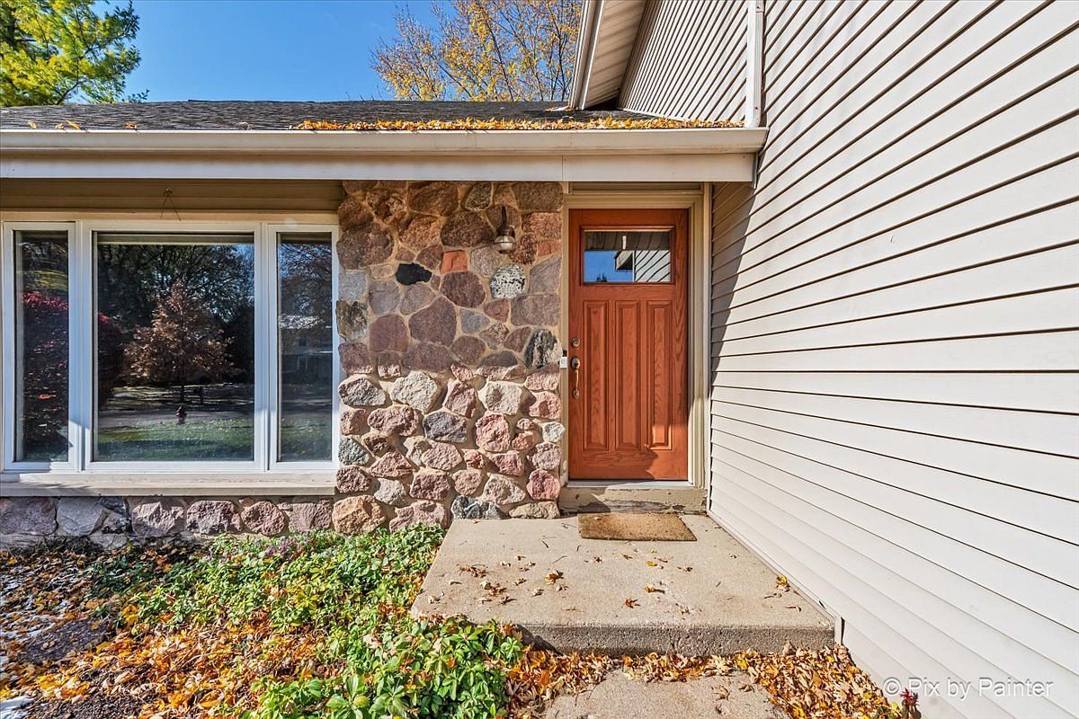 900 Sarasota Ln Crystal Lake, IL 60014 - Thumbnail 5