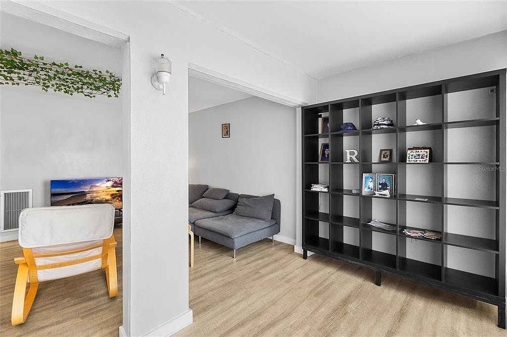 1221 Drew St APT B3 Clearwater, FL 33755 - Thumbnail 5