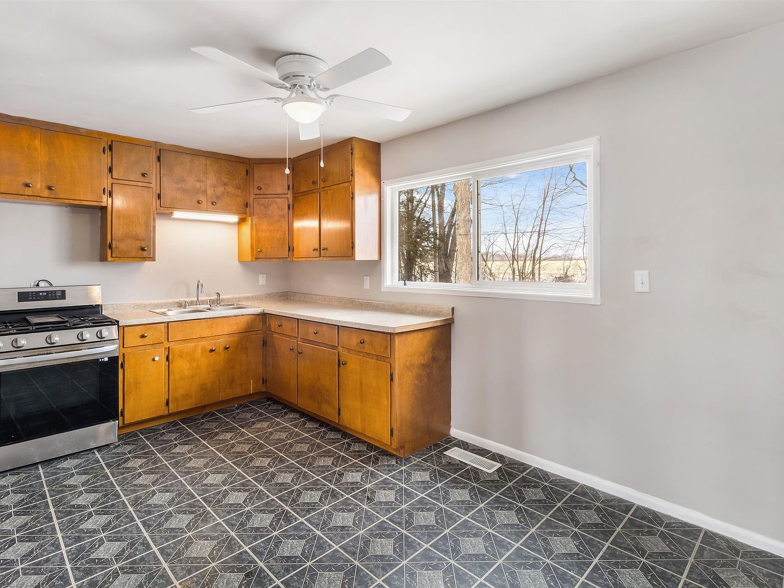 1241 Garden Ln Galesburg, IL 61401 - Thumbnail 5