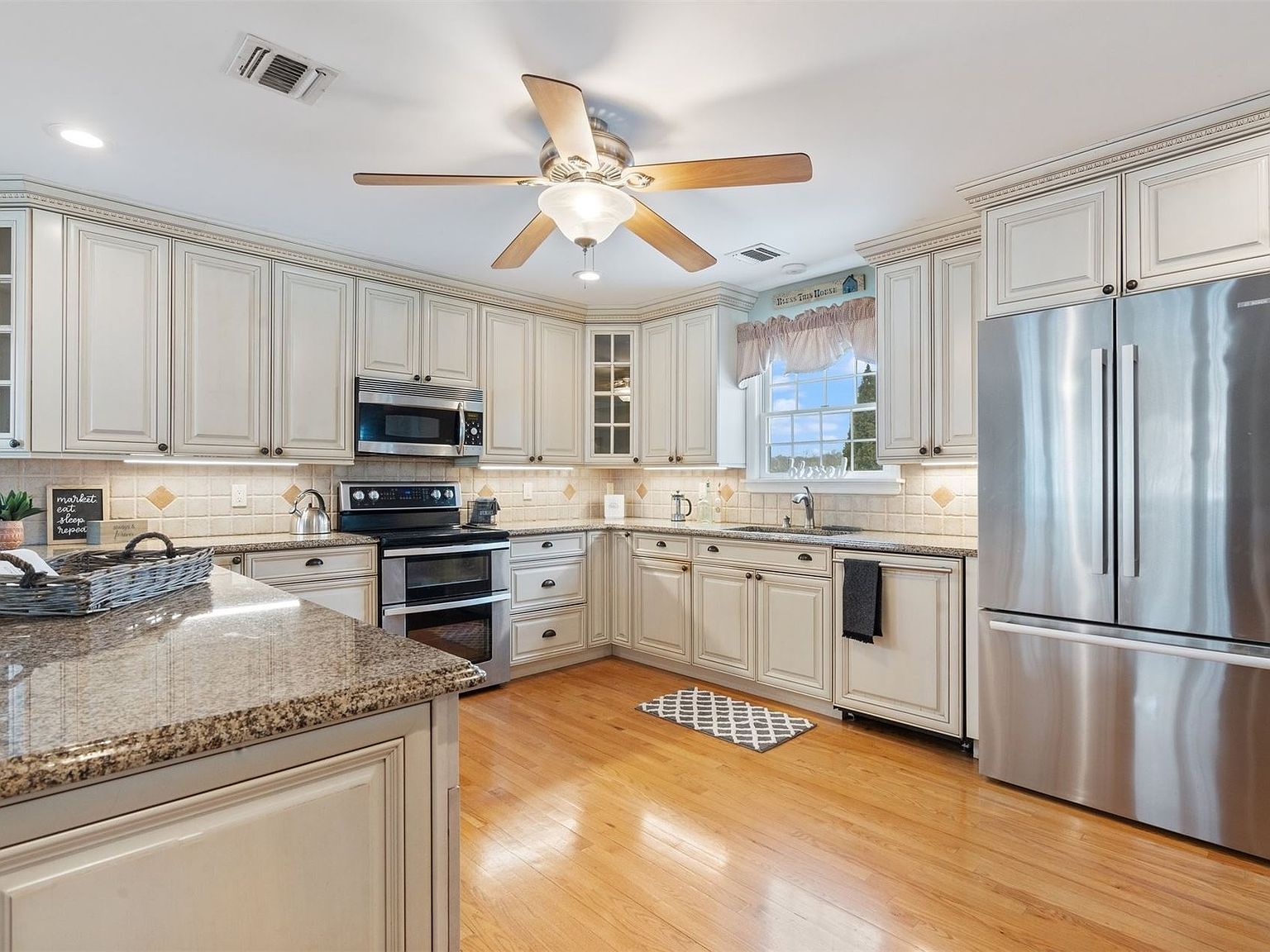 9 Flagpole Ln Setauket, NY 11733 - Thumbnail 5