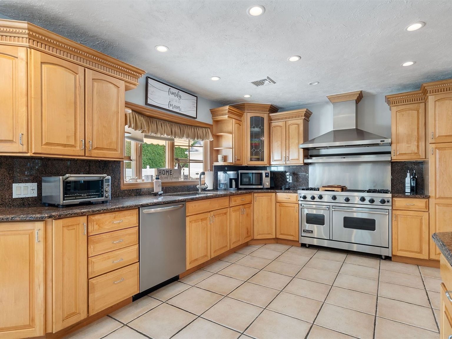 10 Basswood Pl Melville, NY 11747 - Thumbnail 5