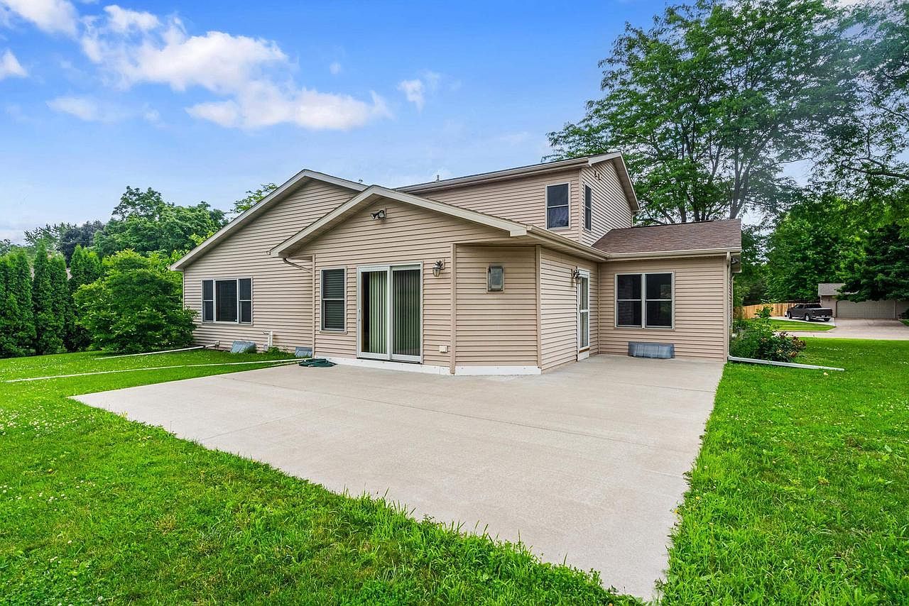 1325 S Westhaven Dr Oshkosh, WI 54904 - Thumbnail 5