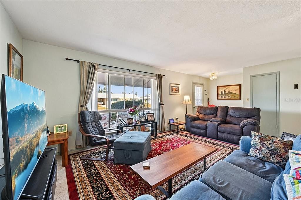 722 Tam O Shanter Ave Sun City Center, FL 33573 - Thumbnail 5