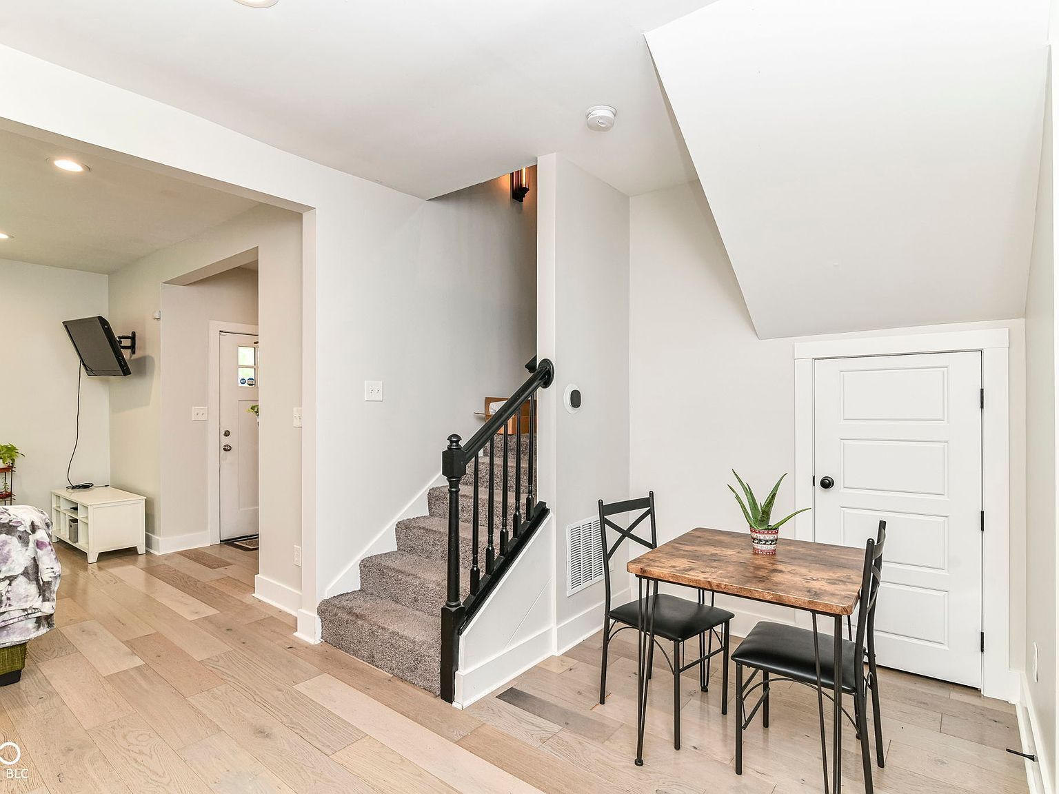 1043 N Beville Ave Indianapolis, IN 46201 - Thumbnail 5