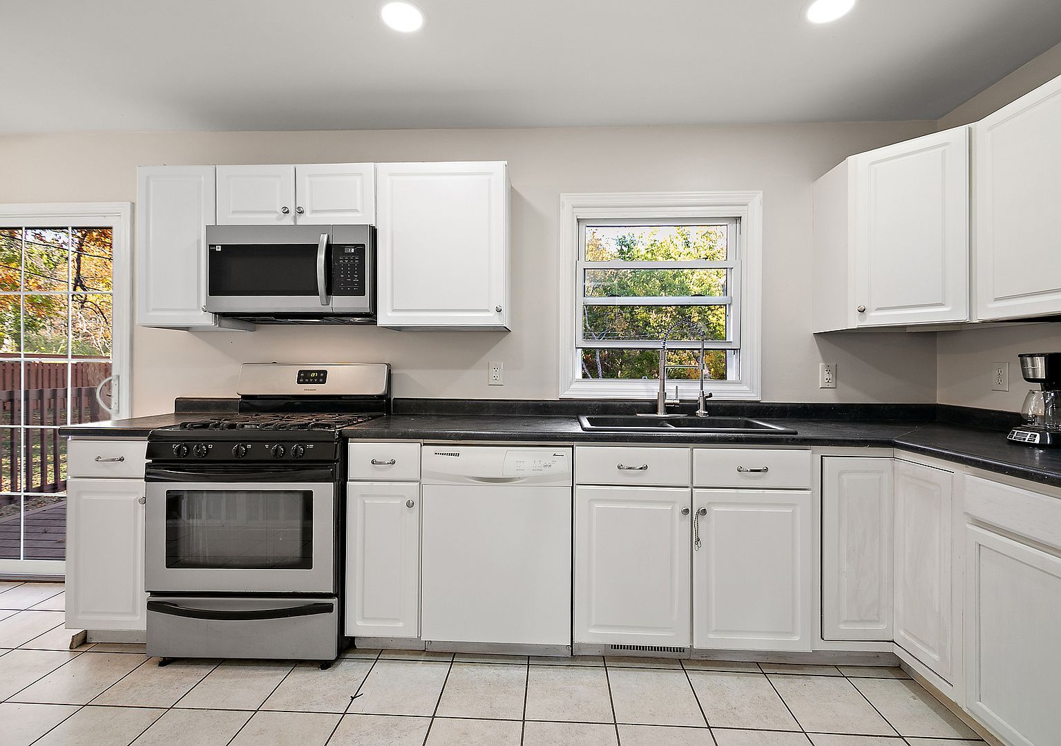 1393 Oakleaf Dr Saint Anne, IL 60964 - Thumbnail 5