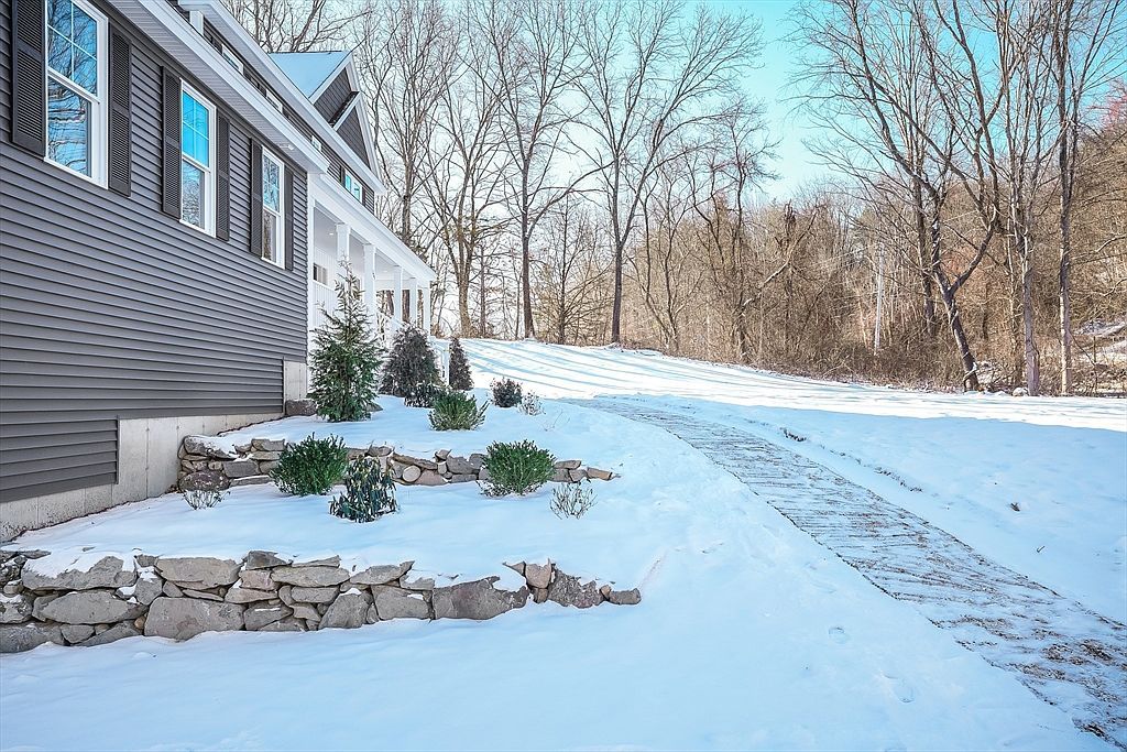 209 Middle Rd Haverhill, MA 01830 - Thumbnail 5