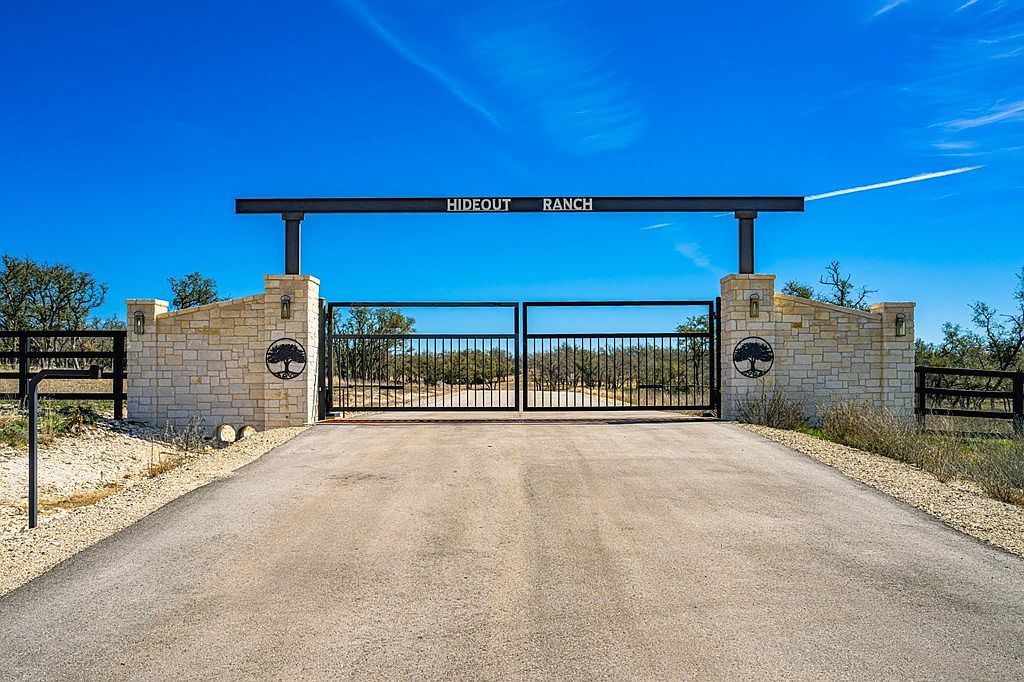 857 NW Brooklyn Dr Mountain Home, TX 78058 - Thumbnail 5