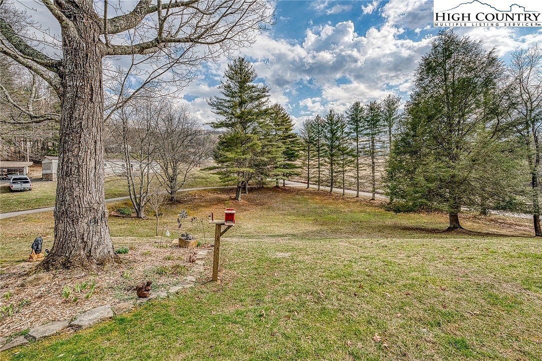 557 Waddell Rd Mountain City, TN 37683 - Thumbnail 5