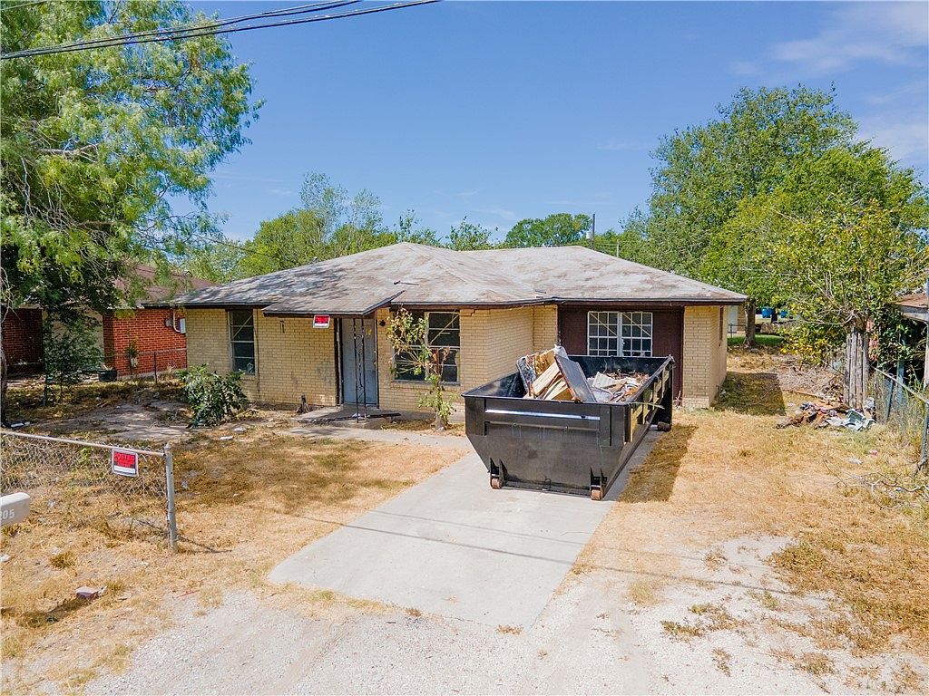 205 Brazos St George West, TX 78022 - Thumbnail 5