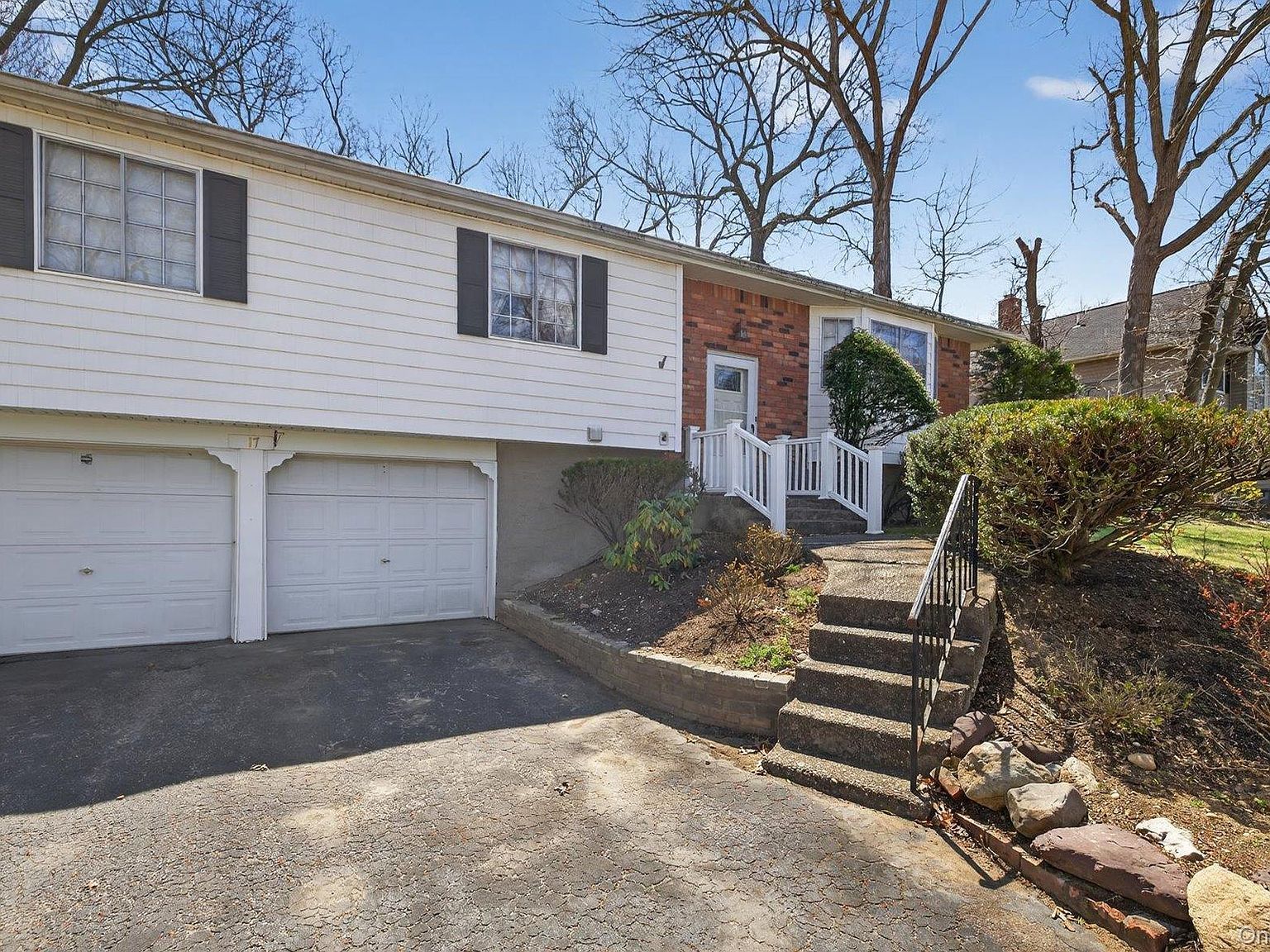 17 Peacock Ln Commack, NY 11725 - Thumbnail 5