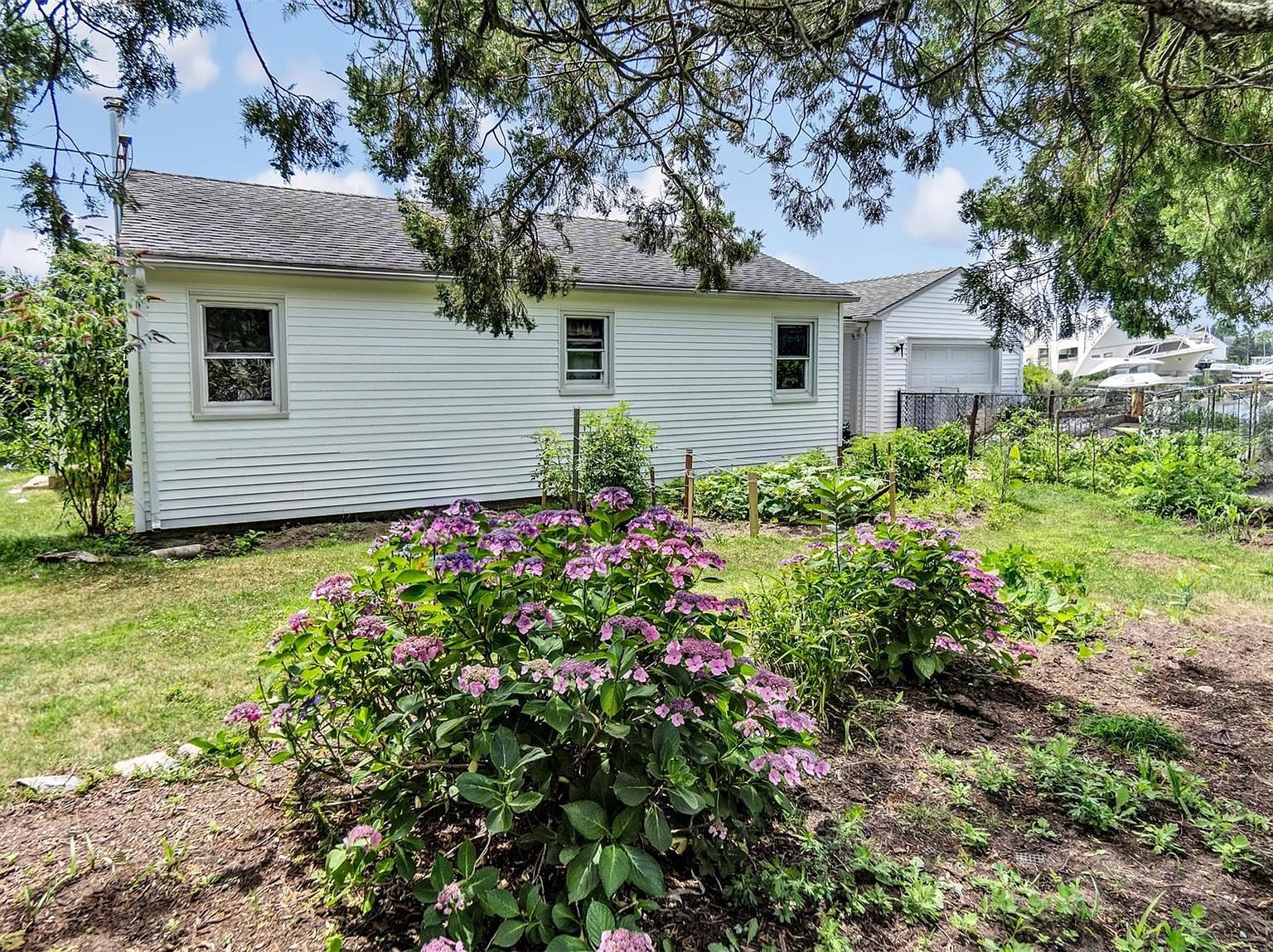 74 Foster Ave Hampton Bays, NY 11946 - Thumbnail 5