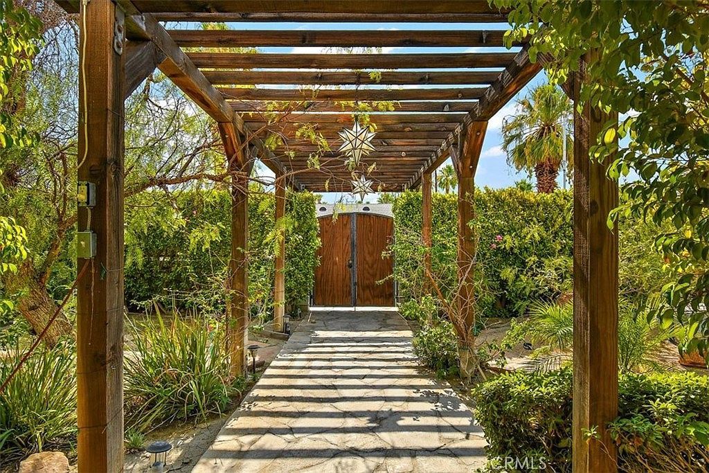 2030 E Acacia Rd Palm Springs, CA 92262 - Thumbnail 5