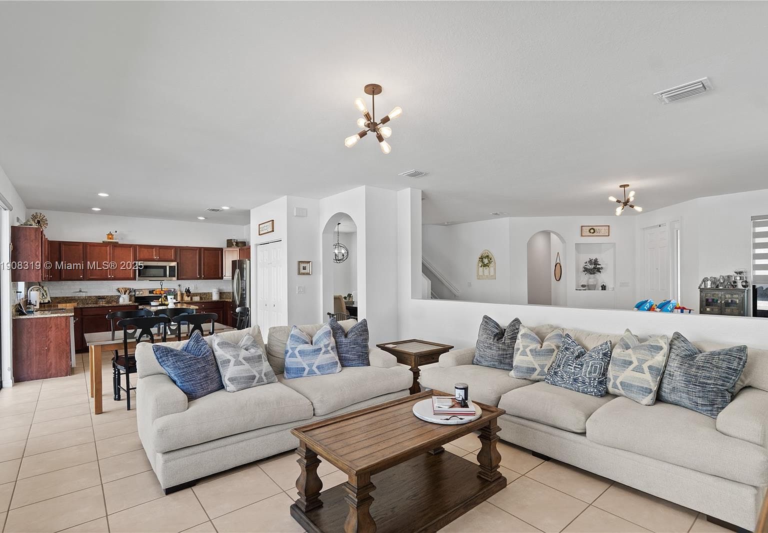 3573 W 93rd Pl Hialeah, FL 33018 - Thumbnail 5