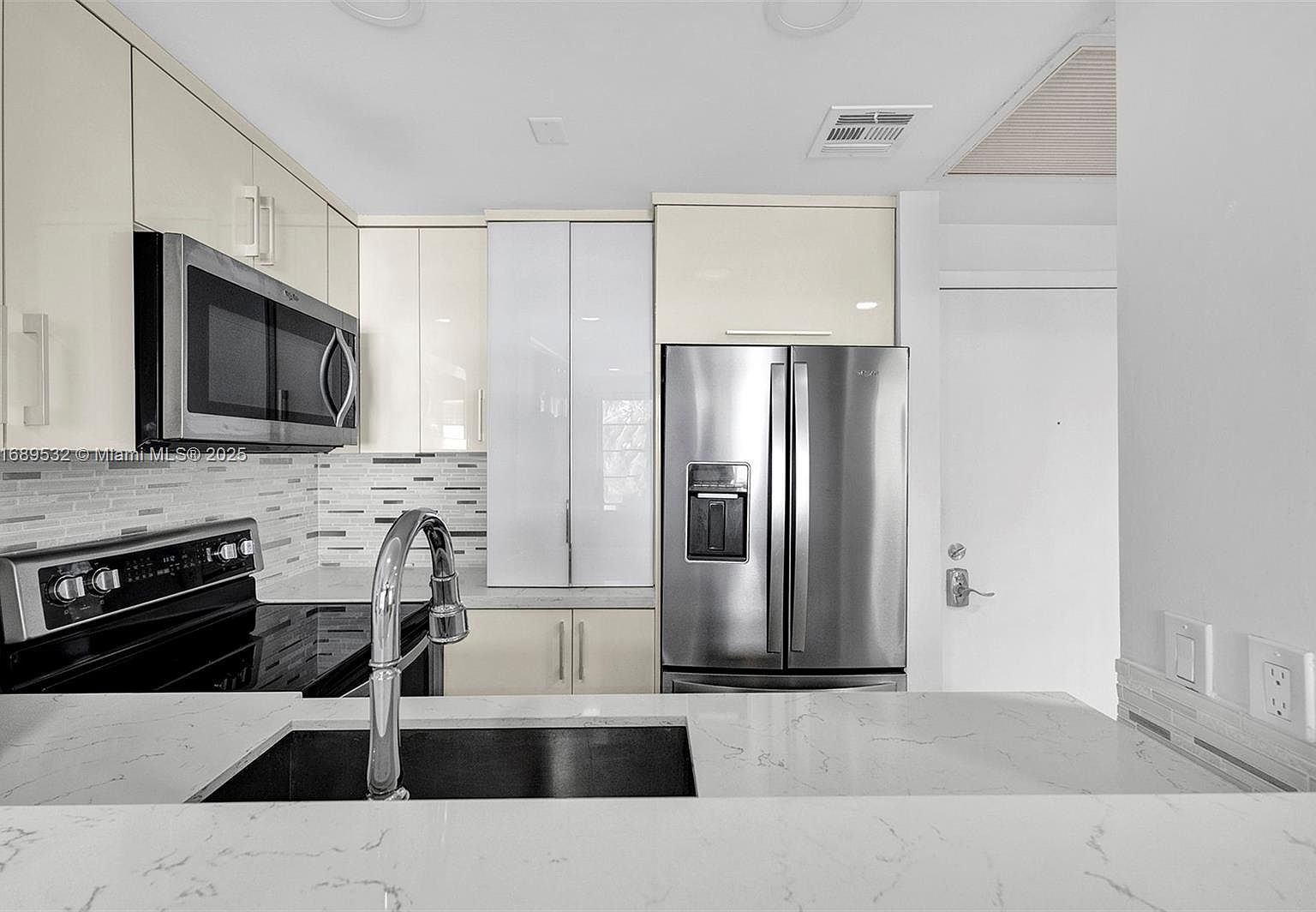 1460 Ocean Dr APT 305 Miami Beach, FL 33139 - Thumbnail 5