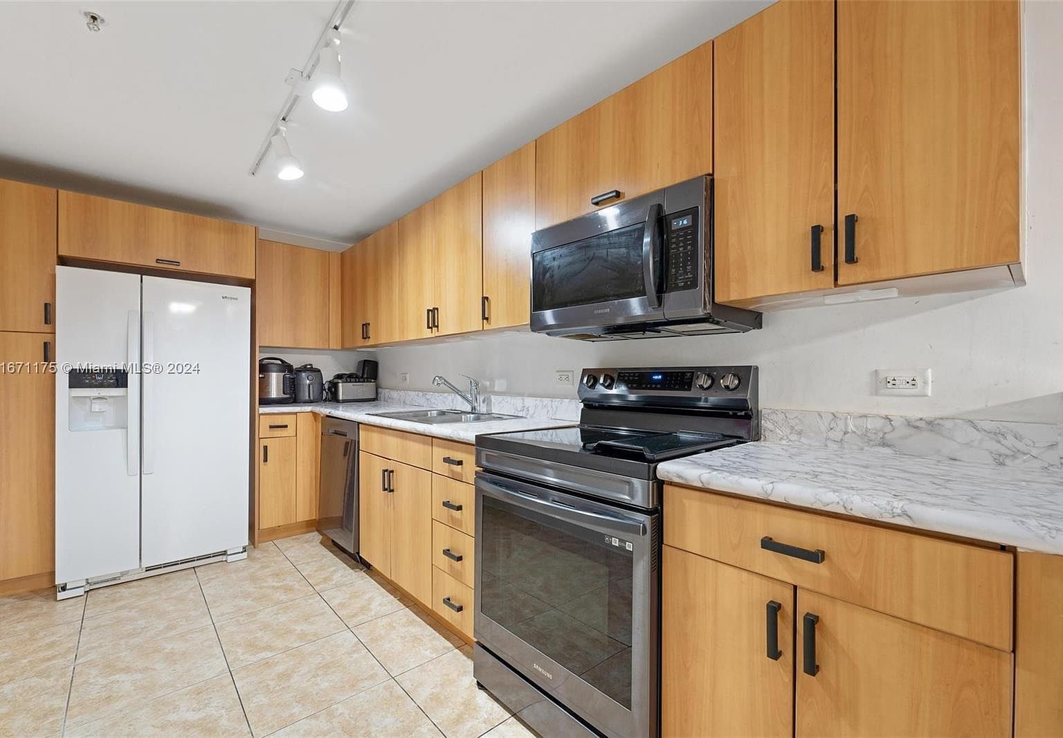 7501 E Treasure Dr APT 3M North Bay Village, FL 33141 - Thumbnail 5