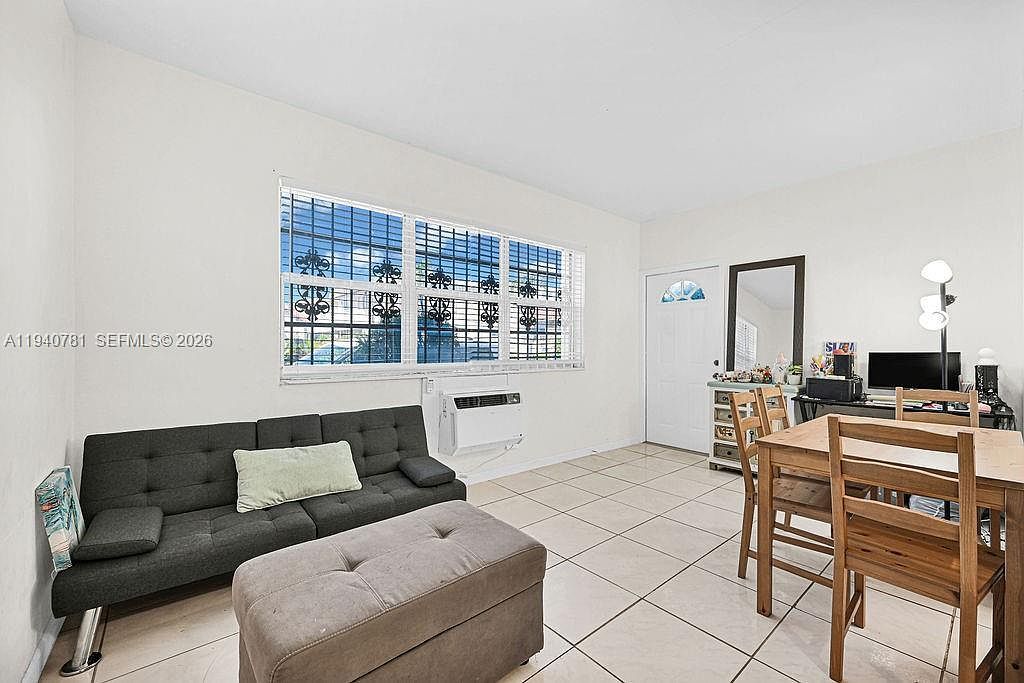 7625 Harding Ave APT 1 Miami Beach, FL 33141 - Thumbnail 5