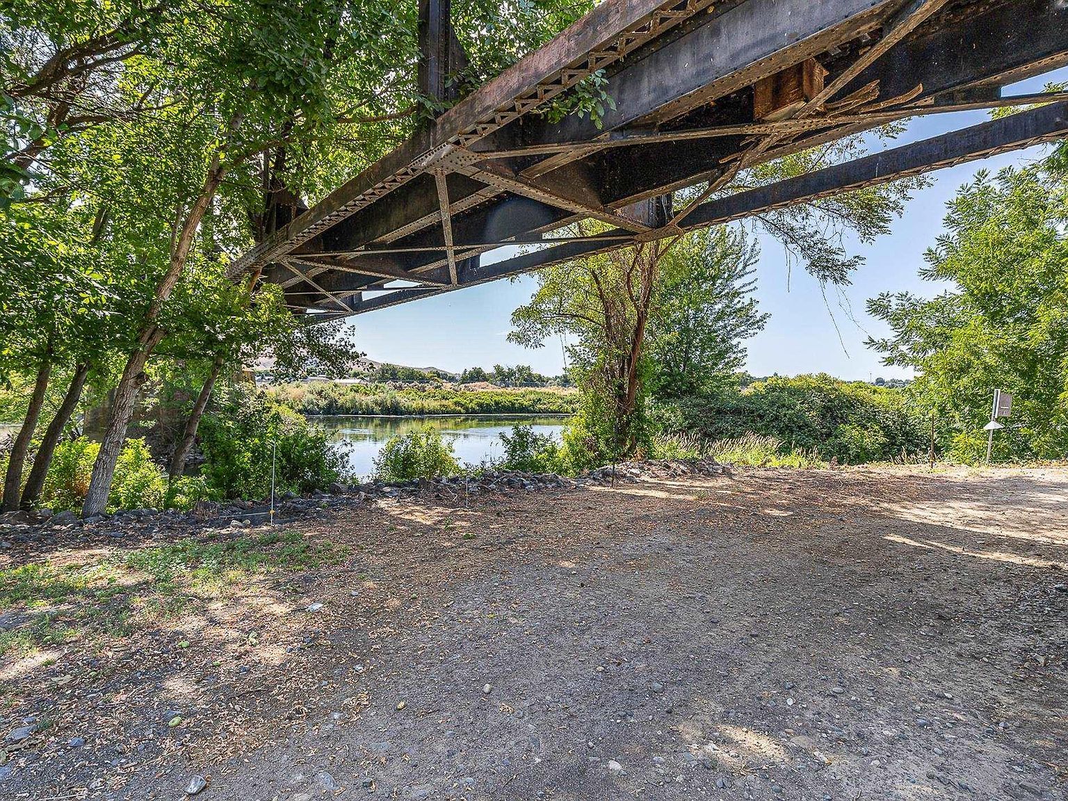 38906 N Demoss Rd Benton City, WA 99320 - Thumbnail 5