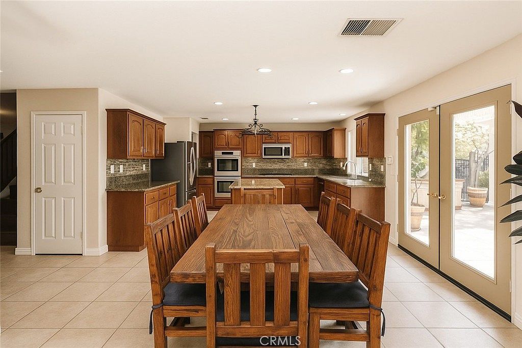 2559 Gilbert Ave Corona, CA 92881 - Thumbnail 5