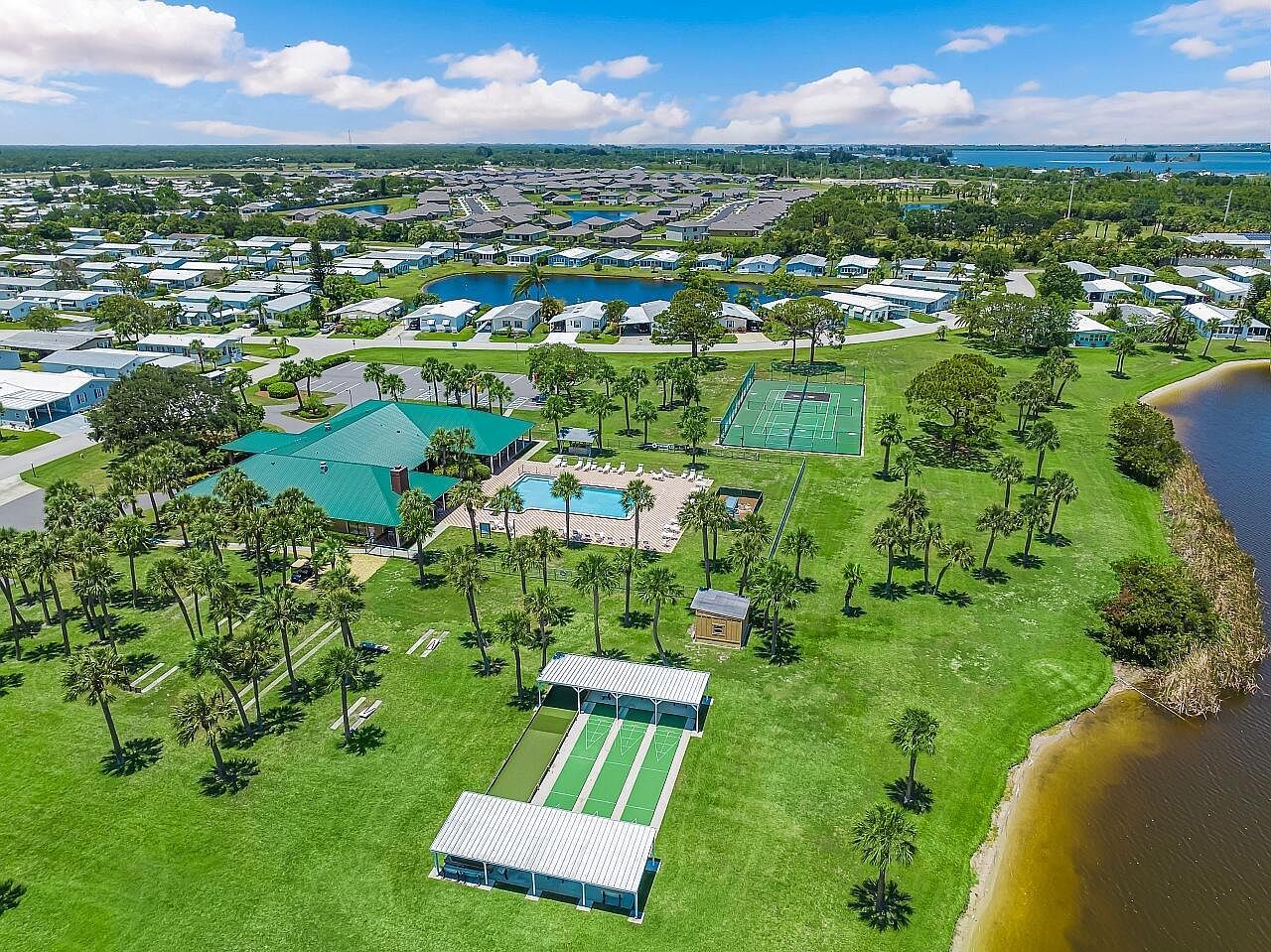 637 Periwinkle Cir Barefoot Bay, FL 32976 - Thumbnail 5