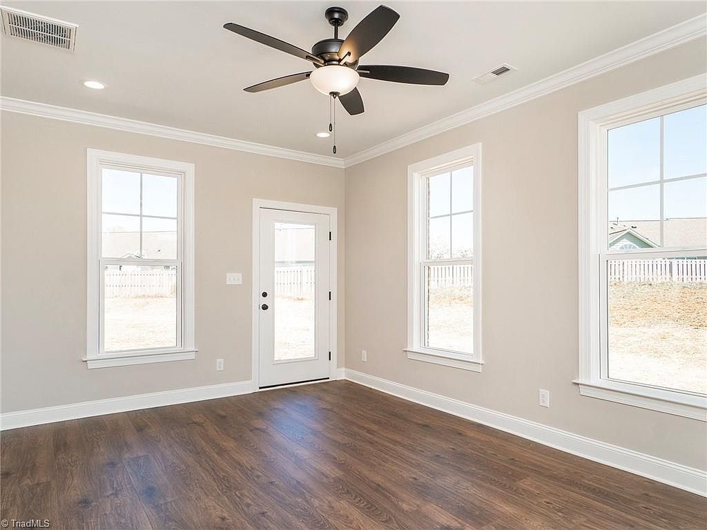 2374 Whelen Dr Graham, NC 27253 - Thumbnail 5