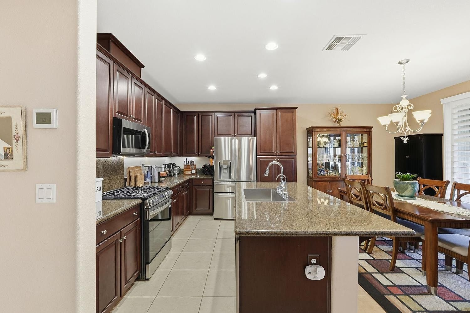 9532 Moss Hill Way Sacramento, CA 95829 - Thumbnail 5