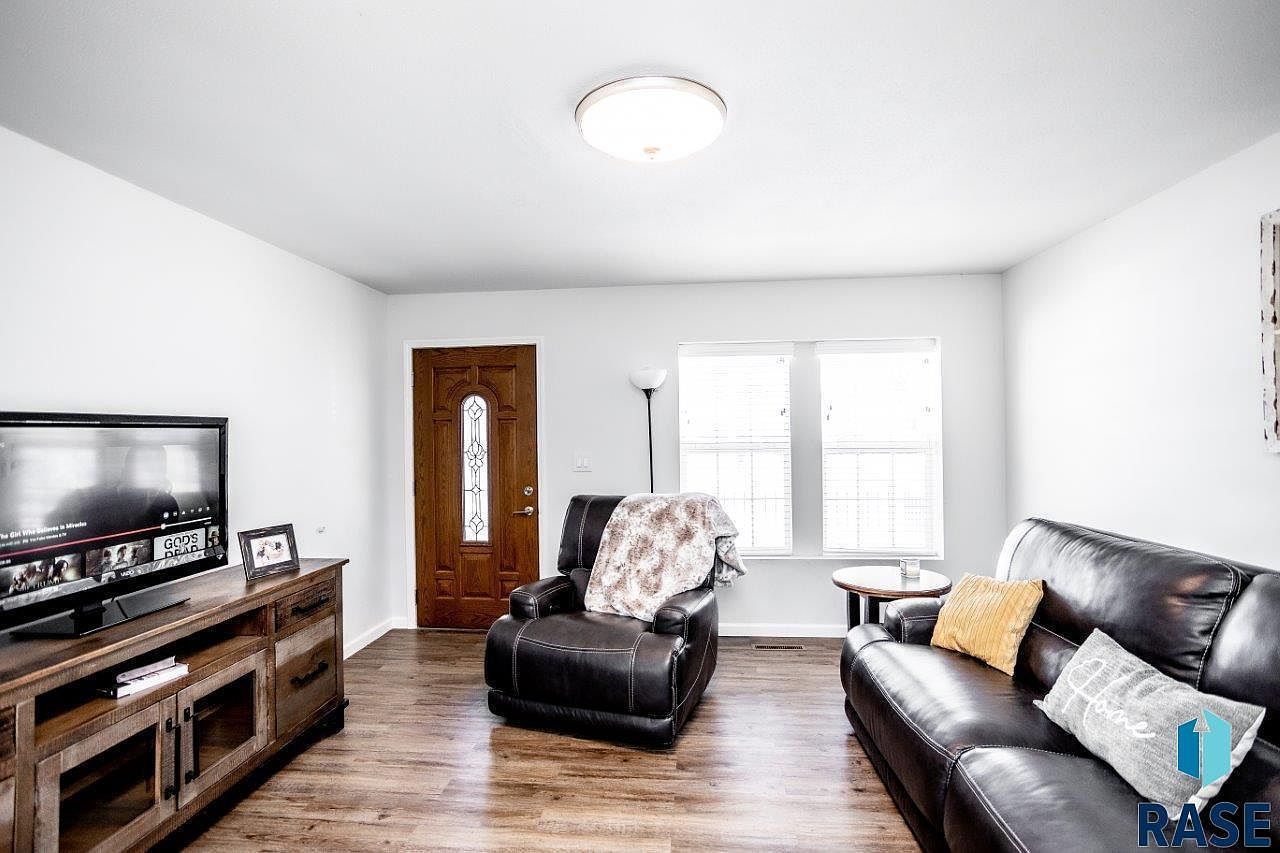 3601 S Holbrook Ave Sioux Falls, SD 57106 - Thumbnail 5