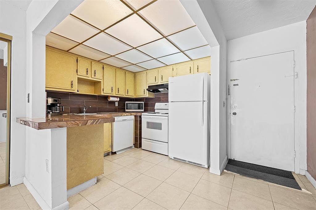 7100 NW 17th St APT 218 Plantation, FL 33313 - Thumbnail 5