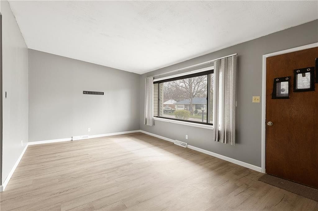 601 Westside Dr Knob Noster, MO 65336 - Thumbnail 5