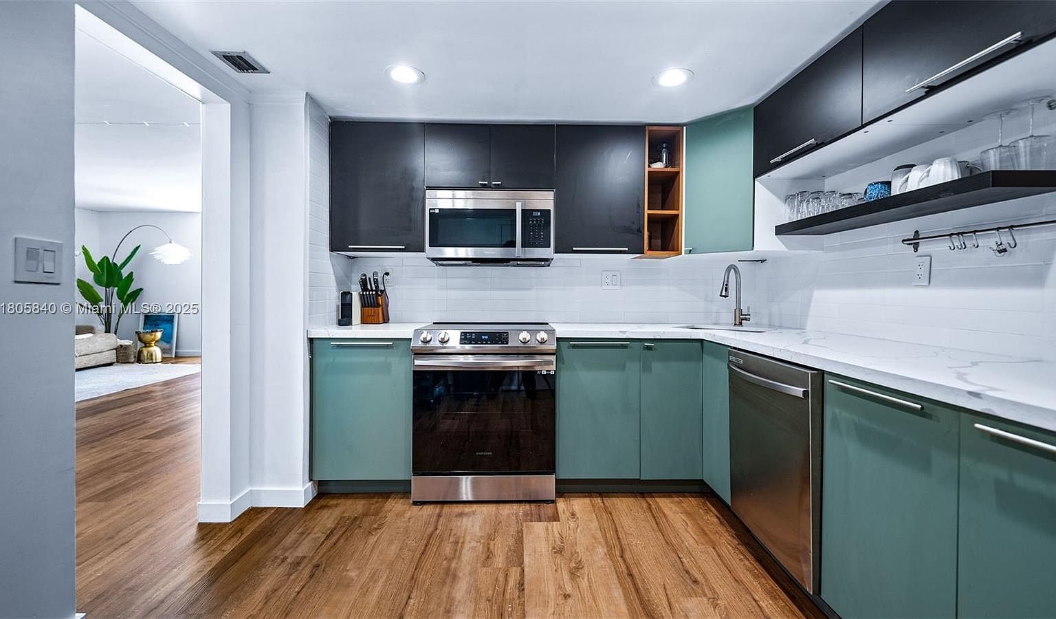 2750 NE 183rd St APT 1610 Aventura, FL 33160 - Thumbnail 5