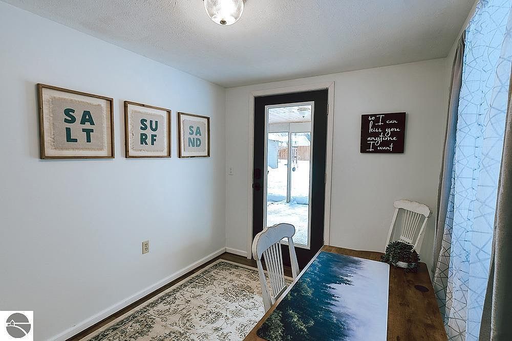 510 W Hurlbut St Charlevoix, MI 49720 - Thumbnail 5