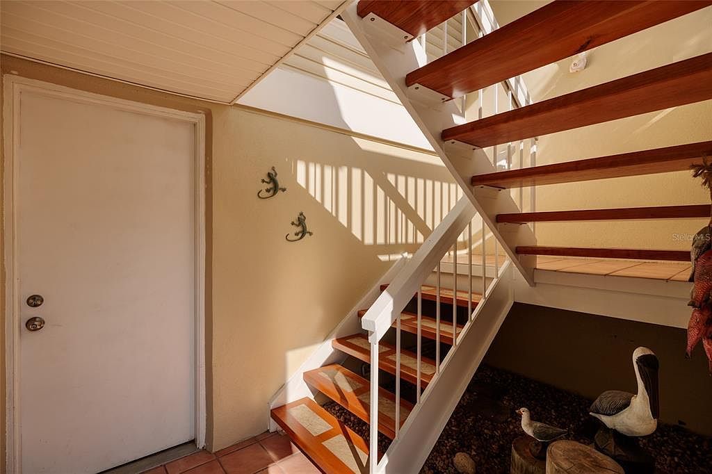 216 Sun Vista Ct S Treasure Island, FL 33706 - Thumbnail 5