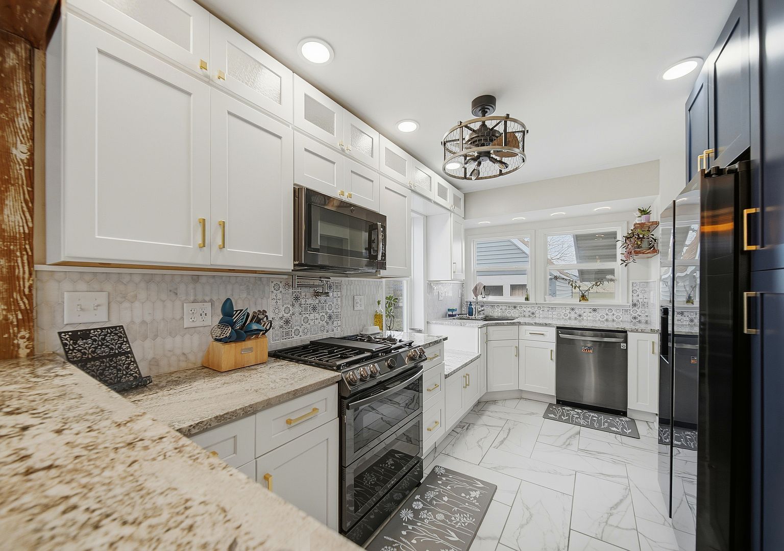 710 E 16th St Sterling, IL 61081 - Thumbnail 5