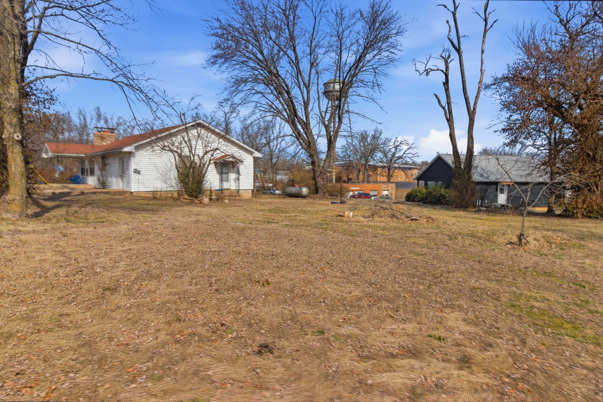 225 N Pine St, Mountain View, MO, USA, 65548  | Single Family