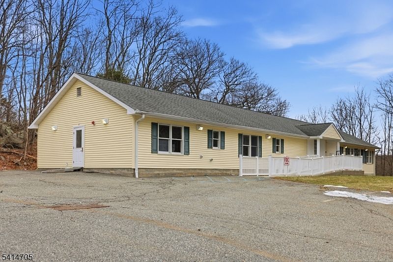 240 Longhouse Dr W Hewitt, NJ 07421 - Thumbnail 5